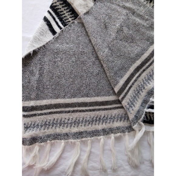Neiman Marcus Poncho Sweater Fringe Boho Womens One Size - Picture 8 of 9